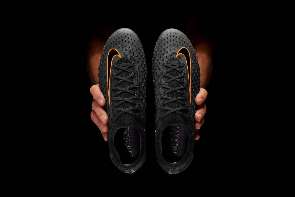 Nike ra mắt giày đá bóng Phantom Ultra Venom